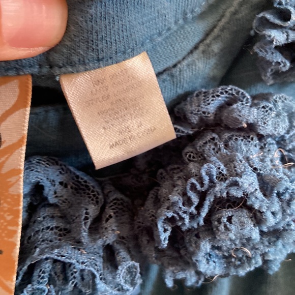 Cute teal coloured rose design top in size M - Picture 7 of 14